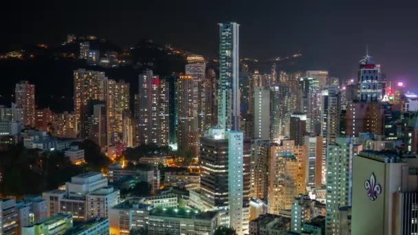 Hong Kong - maj 2018: Utsikt timelapse av Causeway Bay och Wan Chai disrtict, staden från ovan på kvällen. — Stockvideo