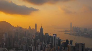 Hong Kong - Mayıs 2018: Havadan görünümü ve Victoria Limanı ', konut ve ofis binaları gökdelenler. 4 k'dan fazla vurdu casus uçak