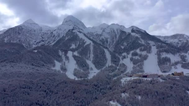 Aerial landscape view of Caucasus Mountains in Gorky Gorod ski and snowboard resort, Sochi, Russia. — Stock Video