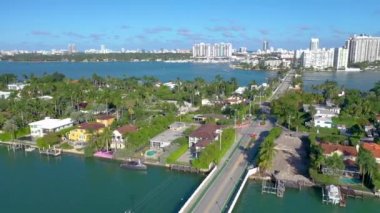 Miami, Florida, ABD - Ocak 2019: Hava dron panorama görünüm uçuş boyunca South Miami