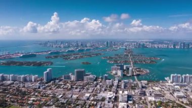 Miami, Florida, ABD - Ocak 2019: Hava dron panorama görünüm uçuş boyunca South Miami