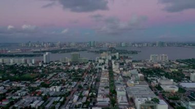 Miami, Florida, ABD - Ocak 2019: Hava dron panorama görünüm uçuş boyunca South Miami