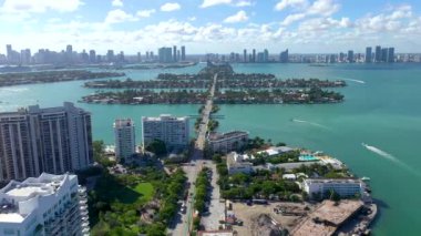 Miami, Florida, ABD - Ocak 2019: Hava dron panorama görünüm uçuş boyunca South Miami