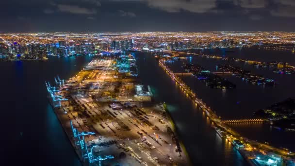 迈阿密 佛罗里达州 2019年1月 空中无人机全景查看飞行在南迈阿密夜间 — 图库视频影像