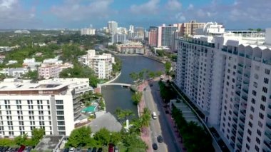 Miami, Florida, ABD - Ocak 2019: Hava dron panorama görünüm uçuş boyunca South Miami