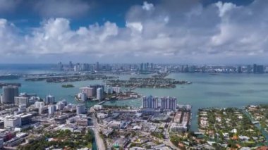 Miami, Florida, ABD - Ocak 2019: Hava dron panorama görünüm uçuş boyunca South Miami