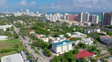 Miami, Florida, ABD - Ocak 2019: Hava dron panorama görünüm uçuş boyunca South Miami