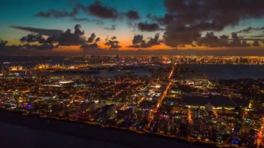Miami, Florida, ABD - Ocak 2019: Hava dron panorama görünüm uçuş boyunca South Miami