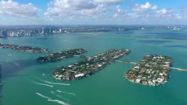 Miami, Florida, ABD - Ocak 2019: Hava dron panorama görünüm uçuş boyunca South Miami