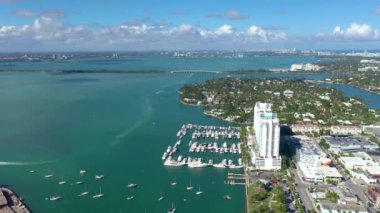 Miami, Florida, ABD - Ocak 2019: Hava dron panorama görünüm uçuş boyunca South Miami
