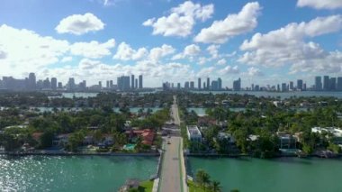 Miami, Florida, ABD - Ocak 2019: Hava dron panorama görünüm uçuş boyunca South Miami