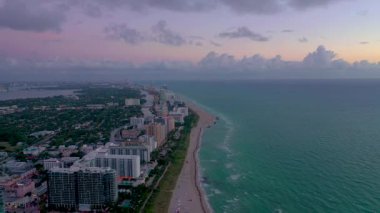 Miami, Florida, ABD - Ocak 2019: Hava dron panorama görünüm uçuş boyunca South Miami
