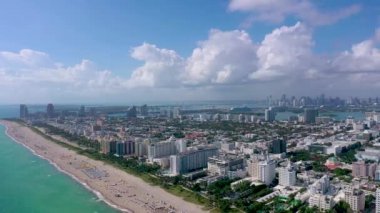 Miami, Florida, ABD - Ocak 2019: Hava dron panorama görünüm uçuş boyunca South Miami