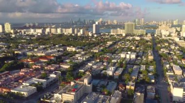 Miami, Florida, ABD - Ocak 2019: Hava dron panorama görünüm uçuş boyunca South Miami
