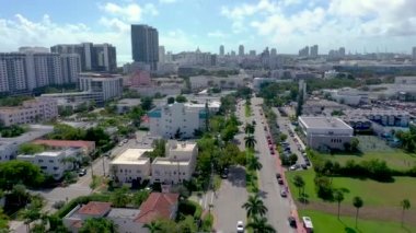 Miami, Florida, ABD - Ocak 2019: Hava dron panorama görünüm uçuş boyunca South Miami