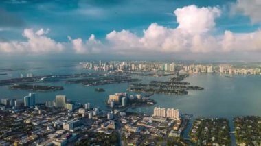 Miami, Florida, ABD - Ocak 2019: Hava dron panorama görünüm uçuş boyunca South Miami