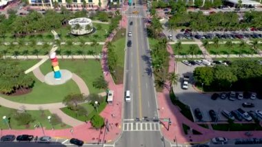 Miami, Florida, ABD - Ocak 2019: Hava dron panorama görünüm uçuş boyunca South Miami