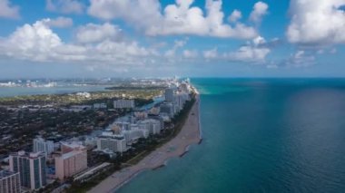 Miami, Florida, ABD - Ocak 2019: Hava dron panorama görünüm uçuş boyunca South Miami