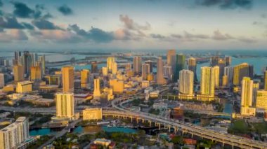 Miami, Florida, ABD - Ocak 2019: Hava dron panorama görünüm uçuş boyunca South Miami