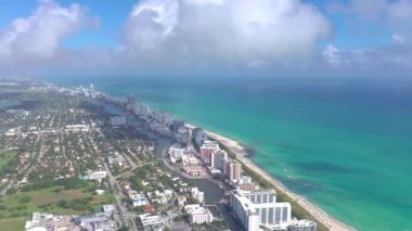 Miami, Florida, ABD - Ocak 2019: Hava dron panorama görünüm uçuş boyunca South Miami