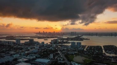 Miami, Florida, ABD - Ocak 2019: Hava dron panorama görünüm uçuş boyunca South Miami