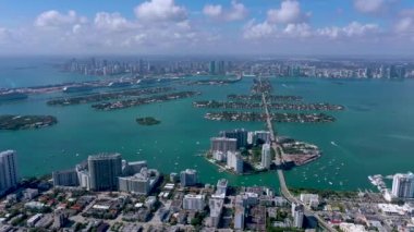 Miami, Florida, ABD - Ocak 2019: Hava dron panorama görünüm uçuş boyunca South Miami