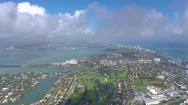 Miami, Florida, ABD - Ocak 2019: Hava dron panorama görünüm uçuş boyunca South Miami