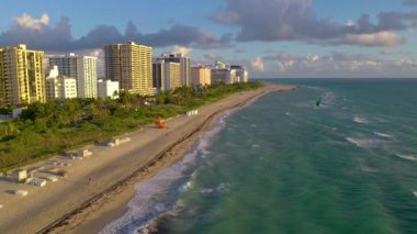 Miami, Florida, ABD - Ocak 2019: Hava dron panorama görünüm uçuş boyunca South Miami