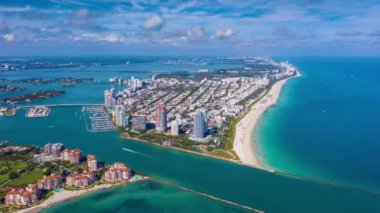 Miami, Florida, ABD - Ocak 2019: Hava dron panorama görünüm uçuş boyunca South Miami