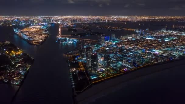 迈阿密 佛罗里达州 2019年1月 空中无人机全景查看飞行在南迈阿密夜间 — 图库视频影像