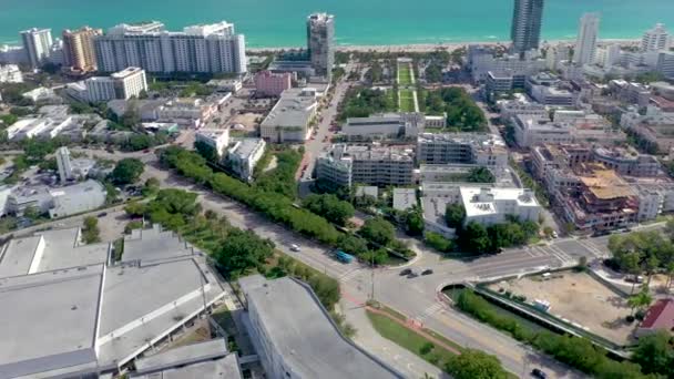 Flygbild Över Kustnära Byggnader Och Bukt Miami Usa Solnedgången — Stockvideo