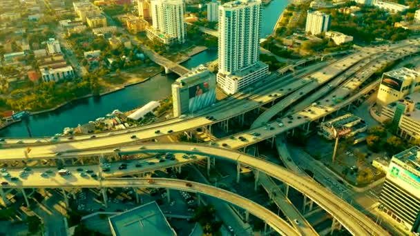 Letecký Pohled Automobily Silnicích Budovách Během Západu Slunce Miami Usa — Stock video