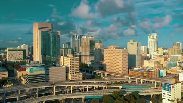 Vue Aérienne Des Voitures Sur Les Routes Les Bâtiments Miami — Video