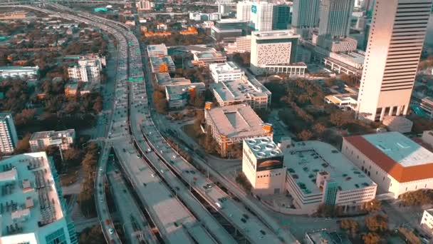 Vista Aérea Coches Carreteras Edificios Durante Puesta Del Sol Miami — Vídeos de Stock