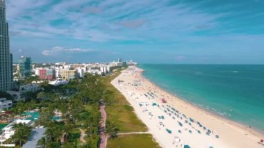 Miami, Florida, ABD - Ocak 2019: Hava dron panorama görünüm uçuş boyunca South Miami
