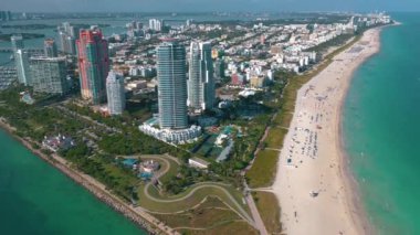 Miami, Florida, ABD - Ocak 2019: Hava dron panorama görünüm uçuş boyunca South Miami