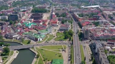Minsk, Beyaz Rusya - Mayıs 2019: Şehir merkezinin havadan drone atışı. 