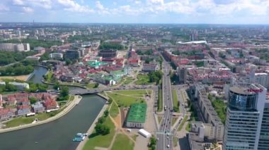 Minsk, Beyaz Rusya - Mayıs 2019: Şehir merkezinin havadan drone atışı. 