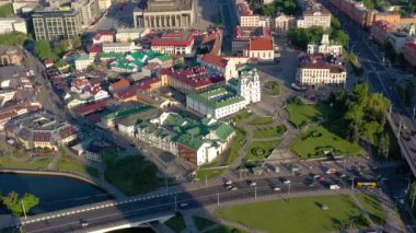 Minsk, Beyaz Rusya - Mayıs 2019: Şehir merkezinin havadan drone atışı. 