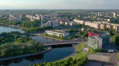 Minsk, Beyaz Rusya - Mayıs 2019: Şehir merkezinin havadan drone atışı. 