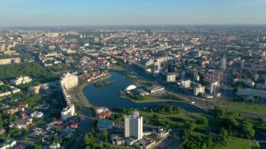 Minsk, Beyaz Rusya - Mayıs 2019: Şehir merkezinin havadan drone atışı. 