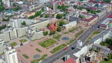 Minsk, Beyaz Rusya - Mayıs 2019: Şehir merkezinin havadan drone atışı. 
