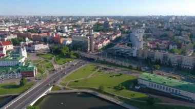 Minsk, Beyaz Rusya - Mayıs 2019: Şehir merkezinin havadan drone atışı. 