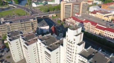 Minsk, Beyaz Rusya - Mayıs 2019: Şehir merkezinin havadan drone atışı. 