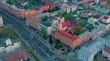 Minsk, Beyaz Rusya - Mayıs 2019: Şehir merkezinin havadan drone atışı. 