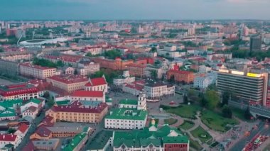 Minsk, Beyaz Rusya - Mayıs 2019: Şehir merkezinin havadan drone atışı. 