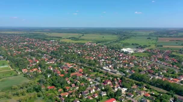 Lago Balaton, Hungria, drone aéreo tiro do lago húngaro Balaton no verão com tempo ensolarado . — Vídeo de Stock