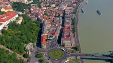 Budapeşte, Macaristan-Mayıs, 2019: güzel mimarisi ile Budapeşte şehir tarihi merkezinin havadan drone görünümü.