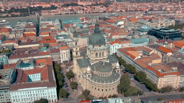 Βουδαπέστη, Ουγγαρία-Μάιος, 2019: εναέρια θέα του ιστορικού κέντρου της Βουδαπέστης με όμορφη αρχιτεκτονική. — Αρχείο Βίντεο