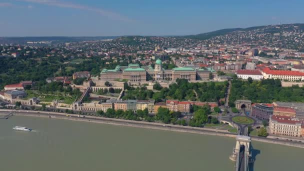 Budapeszt, Węgry-maj, 2019: widok z lotu ptaka na zabytkowe centrum Budapesztu z piękną architekturą. — Wideo stockowe